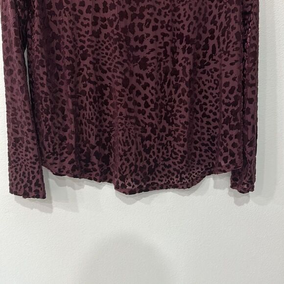 Simply Vera VeraWang Women's Top Burgundy Velvet Leopard Print Long Sleeve Sz L - Picture 5 of 13